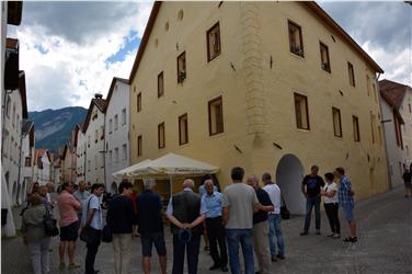Uno degli edifici risanati e recuperati per alloggi nel centro storico di Glorenza