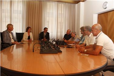 L'incontro fra Kompatscher, Stocker, Sinn e i rappresentanti dei sindacati (Foto USP/mb)