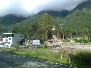 La Statale della Valle Aurina è rimasta chiusa a Gais per ragioni di sicurezza dopo l'ondata di maltempo (Foto Servizio strade Pusteria)