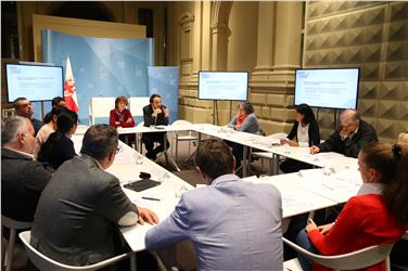 Operatori e funzionari sportivi all'incontro con gli assessori Achammer e Stocker - Foto Dejaco