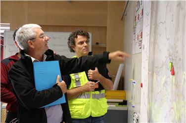Il direttore della Protezione civile, Rudolf Pollinger, durante una delle esercitazioni antipiena degli anni scorsi (Foto USP/mac)