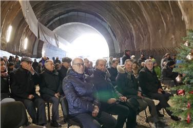 Assessore Mussner e sindaco Brunner al cantiere per lo svincolo di Bressanone centro per la festa di santa Barbara oggi, 4 dicembre, fanno il punto dei lavori (Foto: USP/R.Clara)