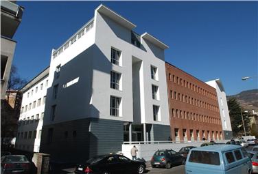 La sede della Sovrintendenza tedesca in via Amba Alagi a Bolzano Foto Usp