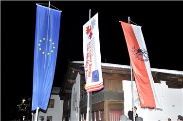 Circa mille partecipanti per la prima edizione della giornata degli sport invernali dei vigili del fuoco dell'Euregio (Foto Vigili del fuoco Siusi)