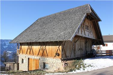 I tetti in scandole di copertura di fienili e edifici agricoli accessori d’ora in poi potranno essere rivestiti, ridotto del 50% il contributo concesso (Foto: USP/H. Maier)