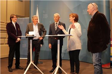 Grazie alla convenzione sarà possibile realizzare una significativa semplificazione delle notifiche preliminari di cantiere Nella Foto: da sin. Raimund Fill, Vittorio Repetto, l'assessora Martha Stocker, e Sieghart Flader Foto: USP/EP