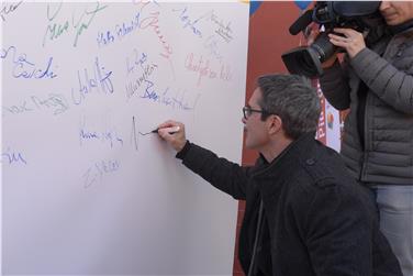 Il presidente della Provincia e dell'Euregio Kompatscher sostiene la campagna europea Minority Safepack - Foto: USP/Barbara Franzelin