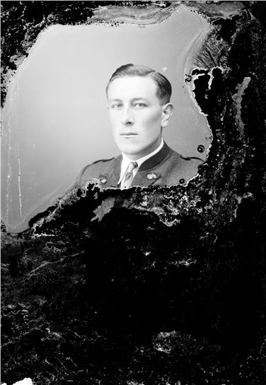 Uomo sconosciuto, circa 1935 (Foto: Maria Egger; Collezione Città di Lienz – TAP)