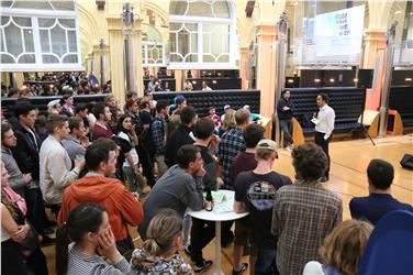 L'assessore Philipp Achammer durante la presentazione a Palazzo Widmann