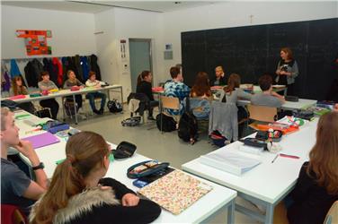 Studenti durante una lezione. I ragazzi saranno protagonisti dell'evento School is cool lunedì 14 Foto Usp/Diquirico