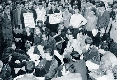 La contro-dimostrazione del 4 novembre 1968 a Bolzano (Foto USP/Archivio Eleonora Gelmo)
