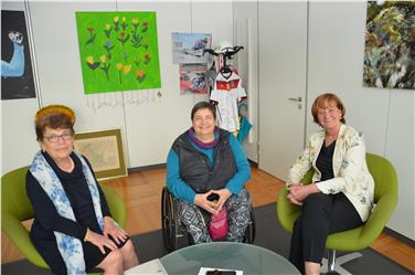 L'assessora Martha Stocker con la presidente Milena Cossetto (al centro) e Mia Pollinger (Foto USP/Annamaria Savio)